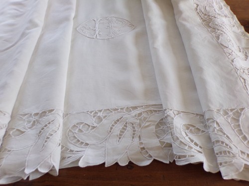 Grand drap lin broderie - en,