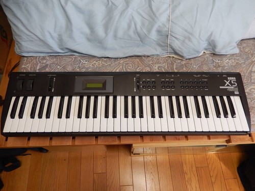 Korg music synthesizer - x5,