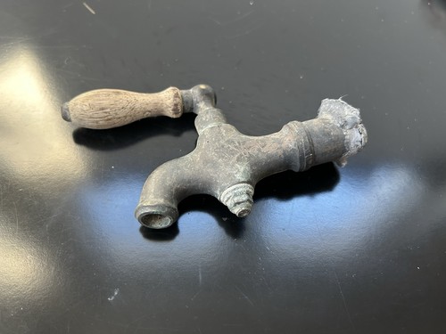 Robinet ancien - robinet, a