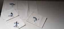 Ensemble de 4 serviettes de table brodées de personnages TBE 27,5 X 34,5 cm