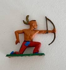 FIGURINE STARLUX  INDIEN IROQUOIS GENOUX A TERRE TIRE A L'ARC (CASSE)