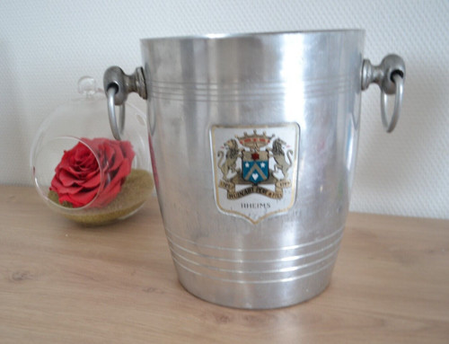 Ancien seau glace - à,