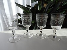 4 ANCIENS VERRES A VIN BLANC