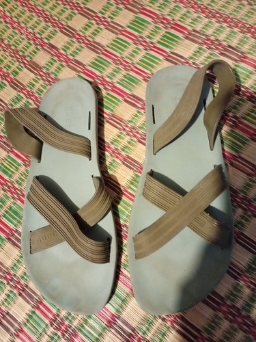 Spartiates ou sandales - ,