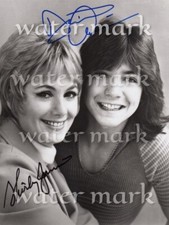 Shirley Jones & David Cassidy-Partridge Famille B/W Réimpression Photo Dédicacée