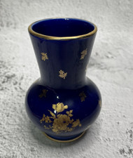 Petit vase en faïence marqué