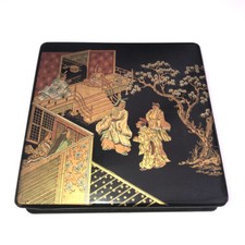 ancienne et grande boite  carrée en papier mâché fin XIXème motif asiatique