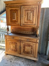 Buffet deux corps style Henri II en bois sculpté