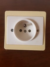 PRISE  ALOMBARD  2P + N  SERIE