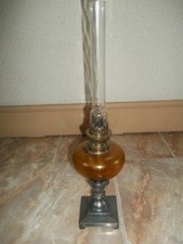 ancienne lampe à pétrole en étain dimensions hauteur 50 cm diamètre cuve verre
