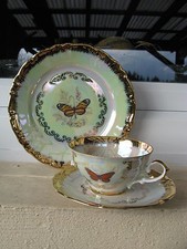 TASSE DE COLLECTION  BAVARIA PAPILLON SUR FOND NACRE +  DORURES