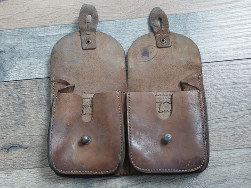 Une cartouchière cuir - une,