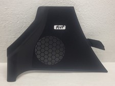 Cache haut parleur avant