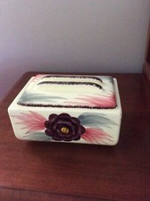 Boîte à beurre, ou à biscuits , porcelaine allemande, décor floral