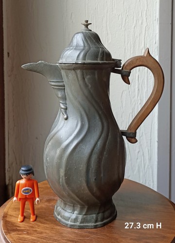 Cafetière étain style - en,