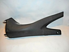 carénage droit sous selle