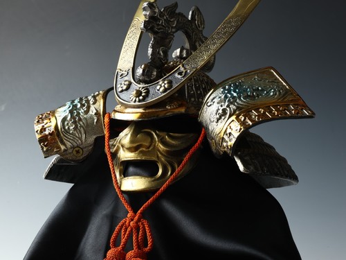 Ancien casque japonais