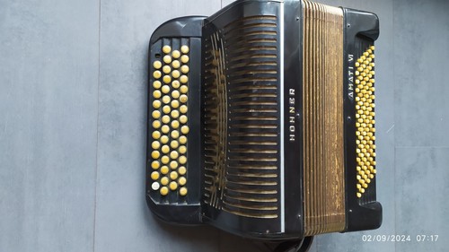 Accordeon marque hohner - un,