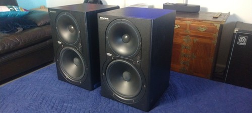 Pair mackie hr824 high - of,