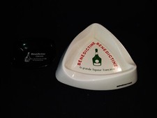 2 AncienS CendrierS publicitaires BENEDICTINE Faïence et verre   705/ 27 bis