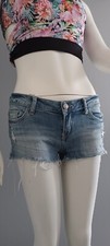 Short jean mini bleu style déchiré T. 34