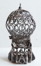 Petit cage à oiseau orientale