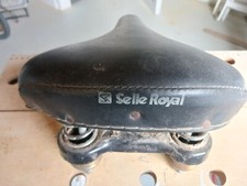 ancienne selle de vélo royal
