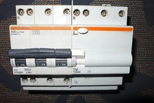 DISJONCTEUR DIFFERENTIEL TETRA. 40A 30mA COURBE C MERLIN GERIN TRIPHASE +N 4POLE