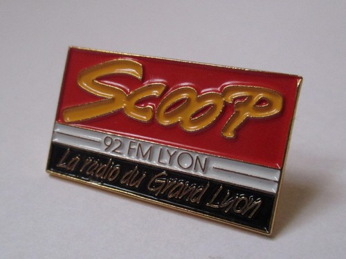 Pin média scoop la - pin's, /