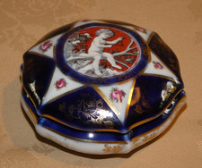 Bonbonnière en porcelaine de Limoges bleu de four, or et roses et ange musicien