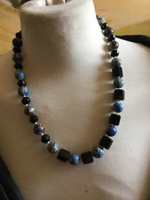 Collier pierre semi précieuse bleu et onyx noir en TBE.