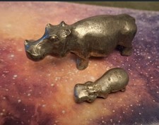 Hippopotame maman et bébé en
