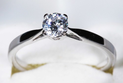 Bague en argent - ---,