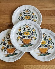 17 assiettes anciennes Salins