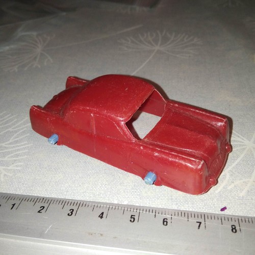Ancienne voiture miniature - ancienne,