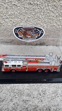 véhicule miniature camion code 3 pompier new york FDNY ladder 24 fire