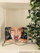 Sac peint à la main et signé par l’artiste KTy3338. " Pink" 19x15 cm