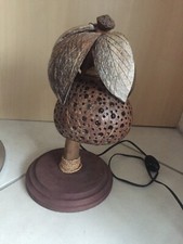 lampe vintage en bois et noix
