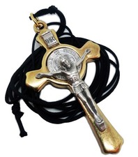 Collier crucifix Saint Benoît