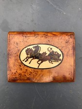 Etui à cigarettes en bois avec des incrustations. Décor russe. Chevaux, traineau