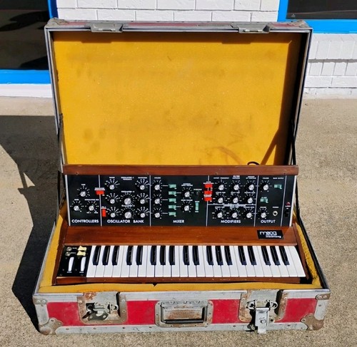 1974 minimoog synthesizer - minimoog,