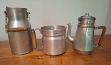lot cafetière, pot à lait, broc pour faire bouillir le lait anciens en aluminium