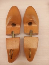 Paire d'embauchoirs en bois de