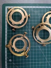 UNE Griffe pour tulipe en laiton diamètre 57 article neuf. 20 pièces dispo pour