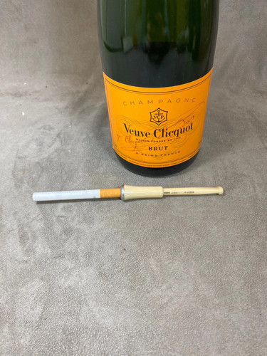 Very rare fume cigarette - very,