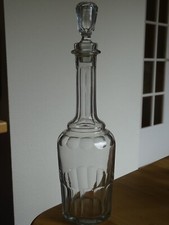 UNE ANCIENNE CARAFE  A VIN EN FORME BOUTEILLE SOUFFLER BOUCHE COTES PLATES