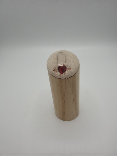 Bague dorée cœur rouge