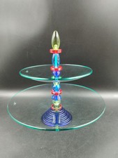 Plateau mignardises, gâteaux et desserts en verre multicolore par Leonardo