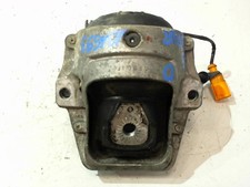 Support moteur droit AUDI Q5 1 PHASE 1 3.0 TDI - 24V V6 TURBO QUATTRO/R:32960705
