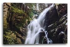 Toile/Cadres Chute d'eau devant un mur de roche verdoyant, avec effet flou